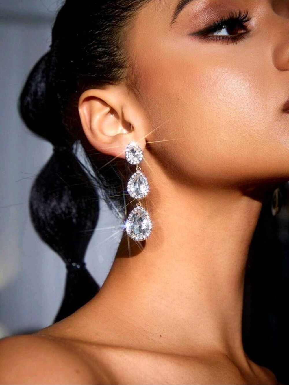 BRAND NEW ** Crystal Drop Dangle Earrings - Silver Tone